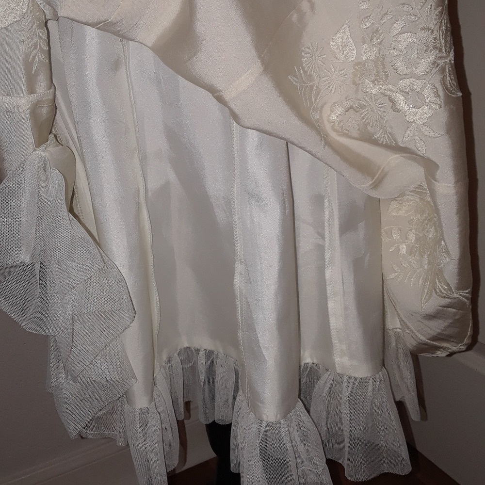 Beautiful Ivory pleated Skirt Size 4 - Picture 5 of 8